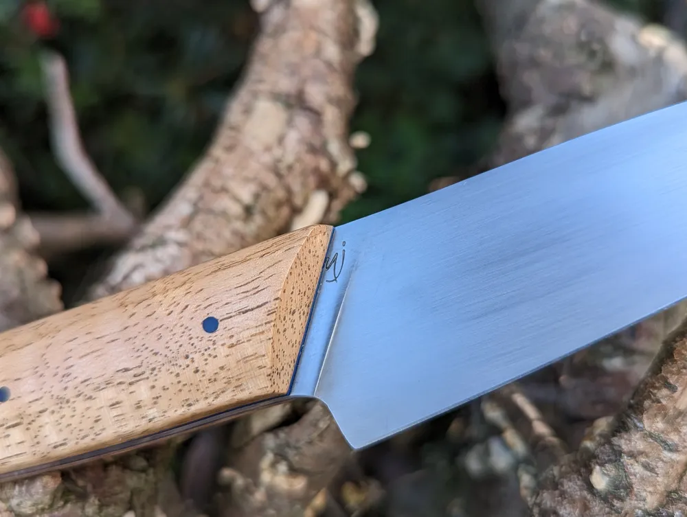 Couteau artisanal Baby Bonap détail poinçon – Atelier sous l’éclipse