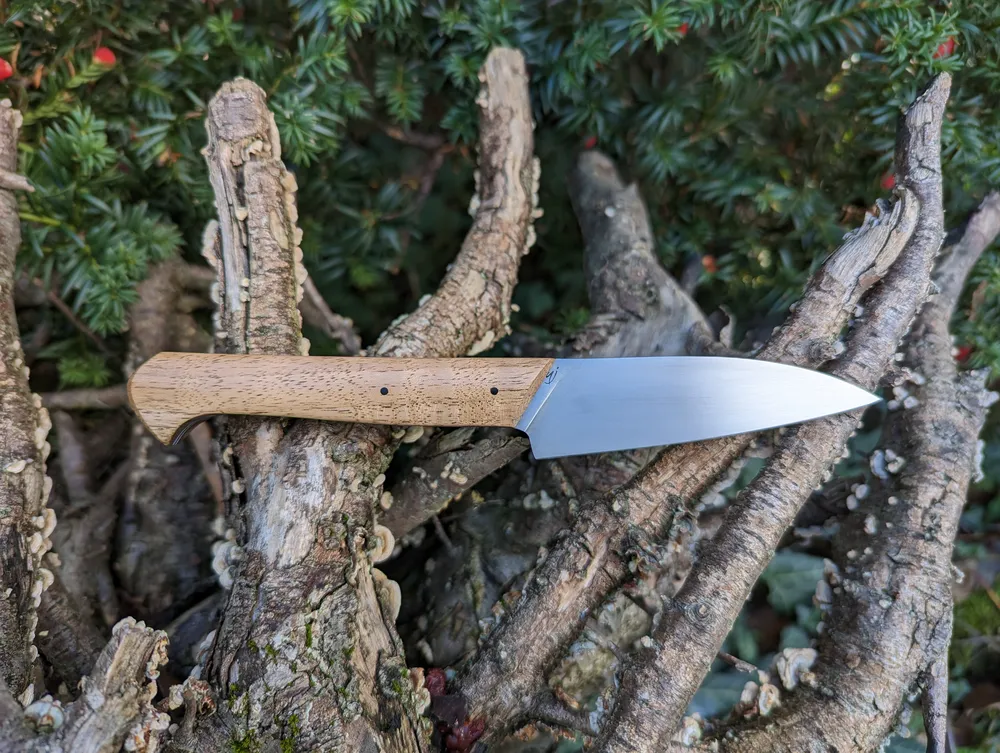 Couteau artisanal Baby Bonap vue latérale – Atelier sous l’éclipse