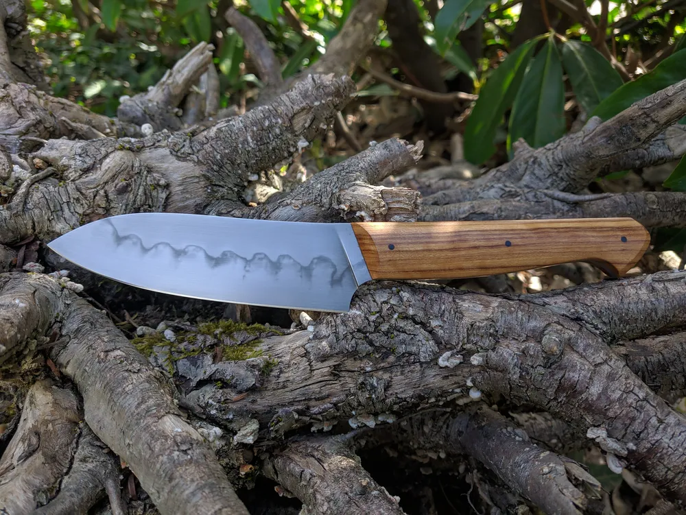 Couteau artisanal Bonap vue latérale lame hamon – Atelier sous l’éclipse