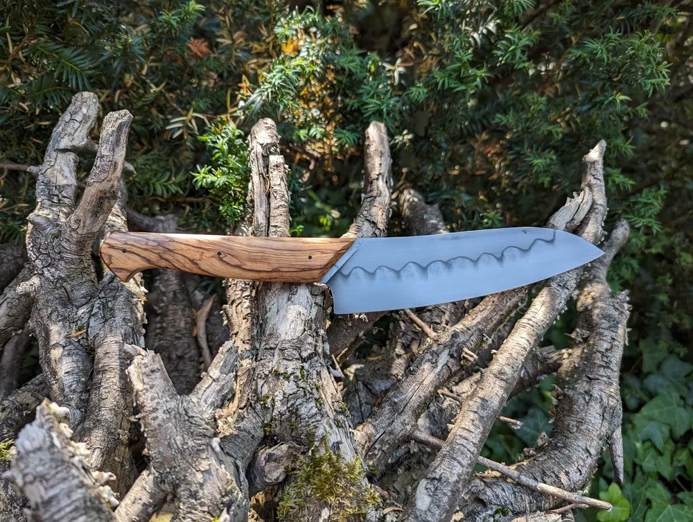 Couteau artisanal Grand Bonap lame hamon et manche olivier – Atelier sous l’éclipse