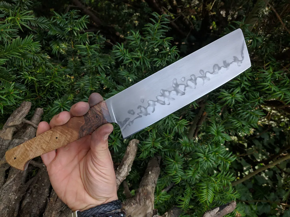 Couteau artisanal Nakiri manche noyer en main – Atelier sous l’éclipse