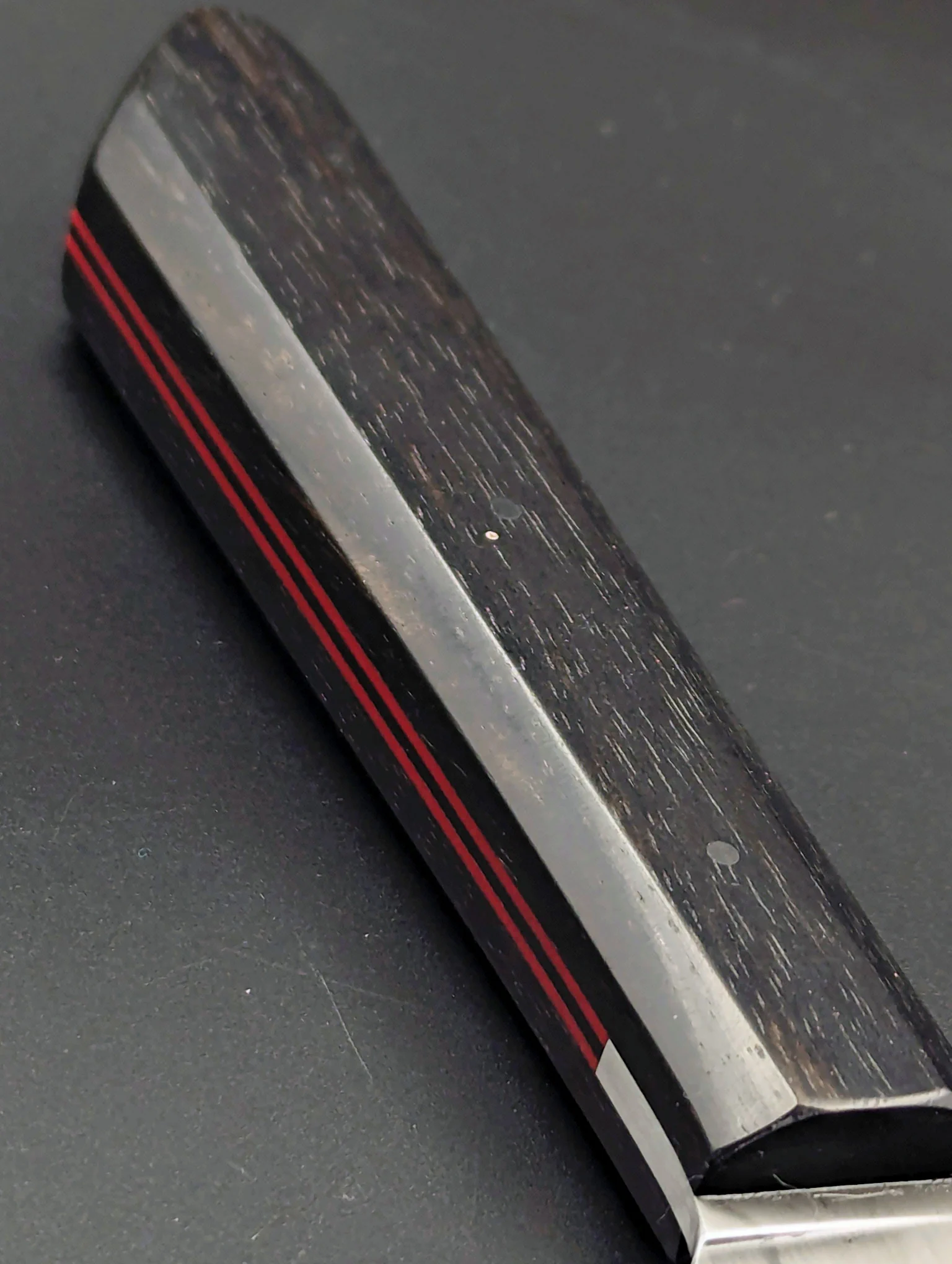 Montage G10 et Ébène sur un couteau manche tsuki